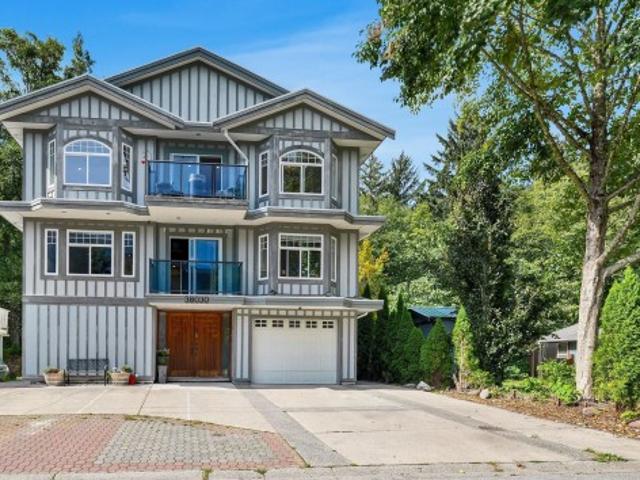 38030 Seventh Avenue, Squamish, BC, V8B 0J7 house for sale | Listing ID R3163 | Royal LePage