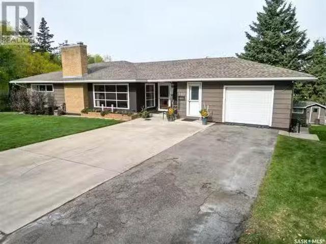 380 19Th Street W, Prince Albert, SK, S6V 4C7 house for sale.