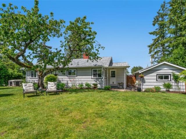 380 Hirst Ave West, Parksville, BC, V9P 1K4 house for sale | Listing ID 1025 | Royal LePage