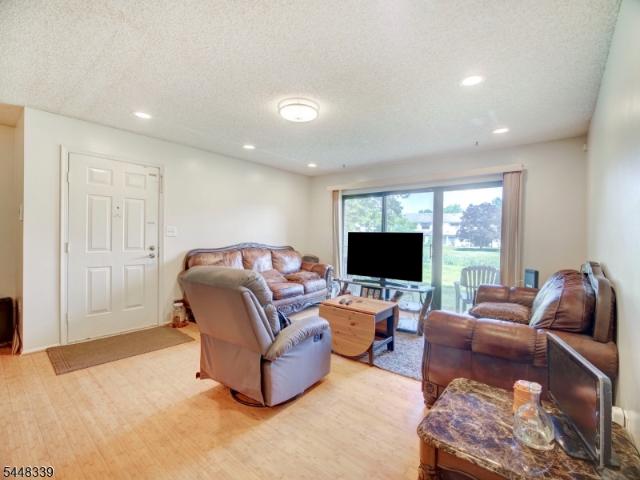 380 Lancaster Ct
