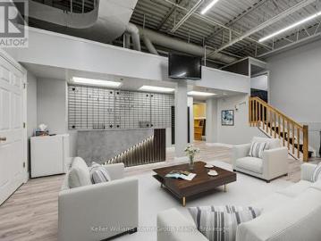 Wellington, Ontario - Office room, Parking