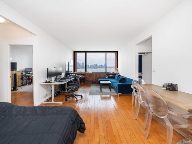 380 Rector Place, Unit 7A