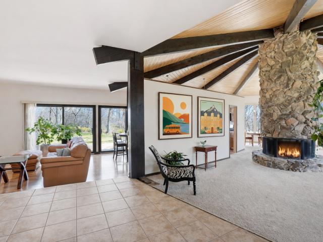 380 W Center Road