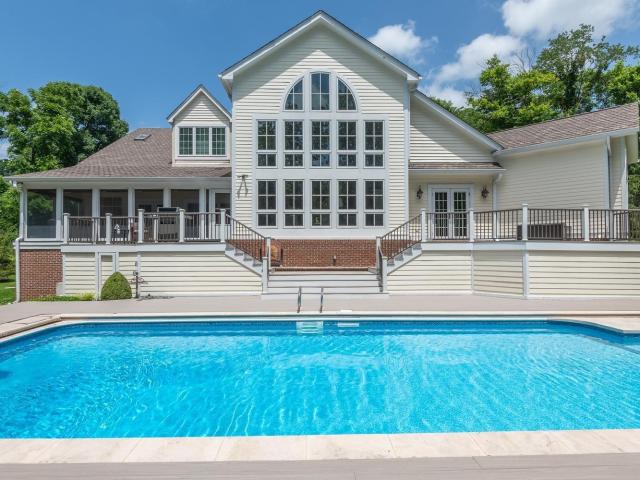 3818 E Devonshire Lane