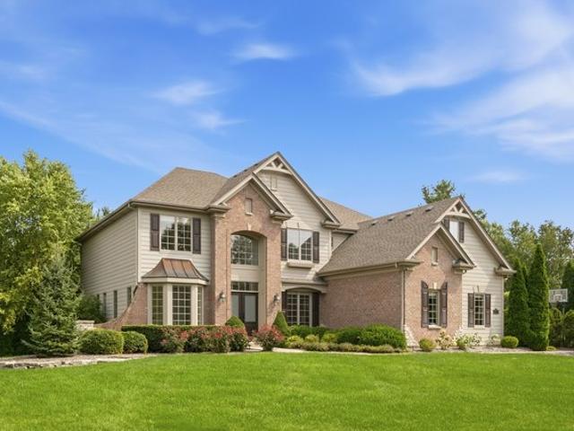 3818 Grand View Ct, Saint Charles, IL 60175