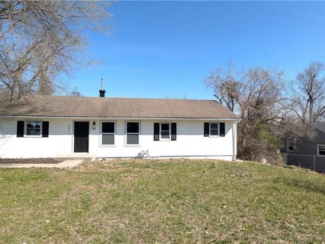 3812 E 93rd St, Kansas City, MO 64132 | MLS #2629