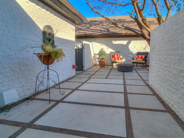 3813 Ives Way