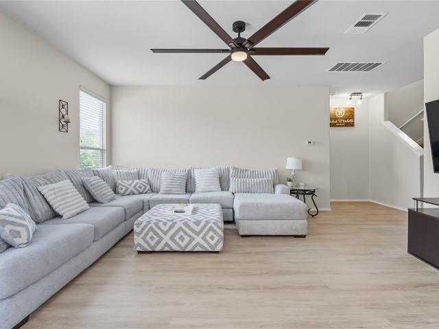 381 Bloomsbury Dr, Kyle, TX 78640 | MLS #2178
