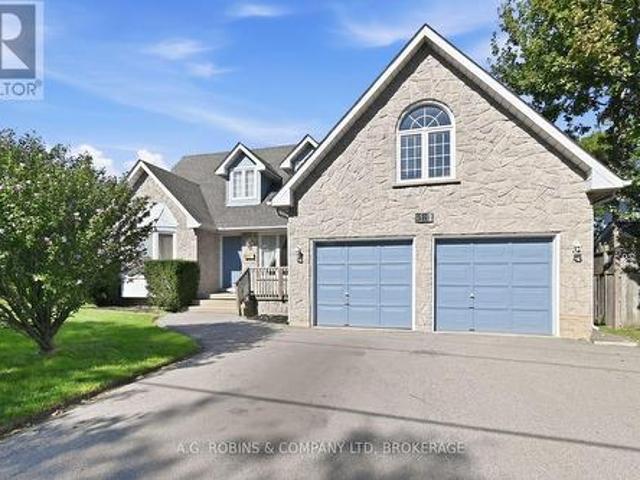 381 Kerman Avenue, Grimsby Beach, ON, L3M 5C4 house for sale | Listing ID X13779 | Royal LePage