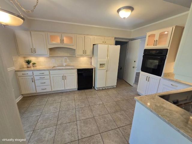 3824 Lake Aire Ct