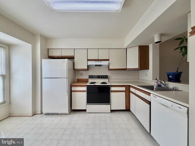 3824 Swan House Court