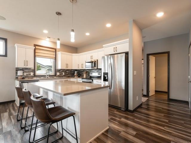 3825 Stacy Dr, Bismarck, ND 58504