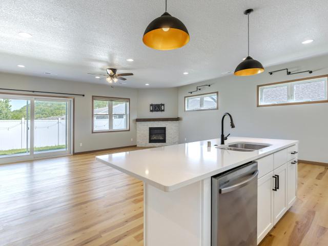 3827 Sunnyside W Dr
