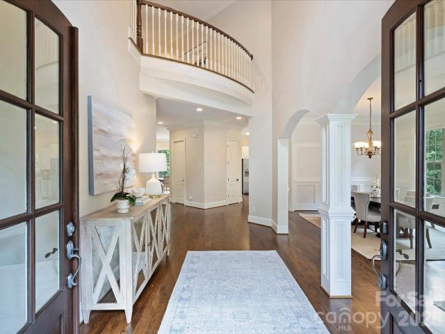 3823 Lakeside Drive
