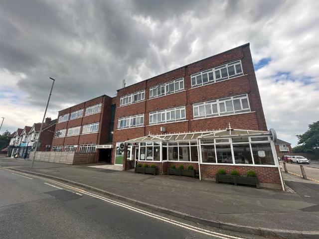 382 388 Ringwood Road, Ferndown 1 bed flat to rent £895 pcm £207 pw