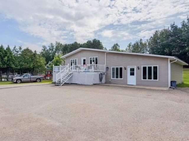 382 Ch. Du Lac Long, Blue Sea, QC, J0X 1C0 house for sale | Listing ID 12592 | Royal LePage
