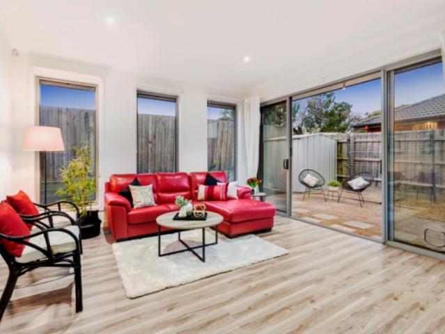 3/82 Kanooka Grove, Melbourne