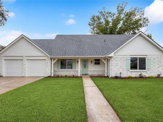 382 Oak Tree Dr, Laplace, LA 70068