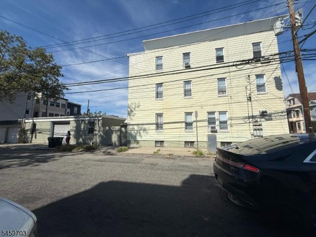 382 Walnut St # 3