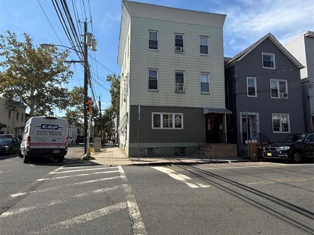 382 Walnut Street