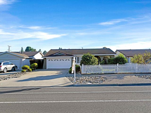 38351 Paseo Padre Pkwy