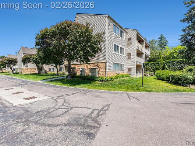 3835 Lone Pine # 300