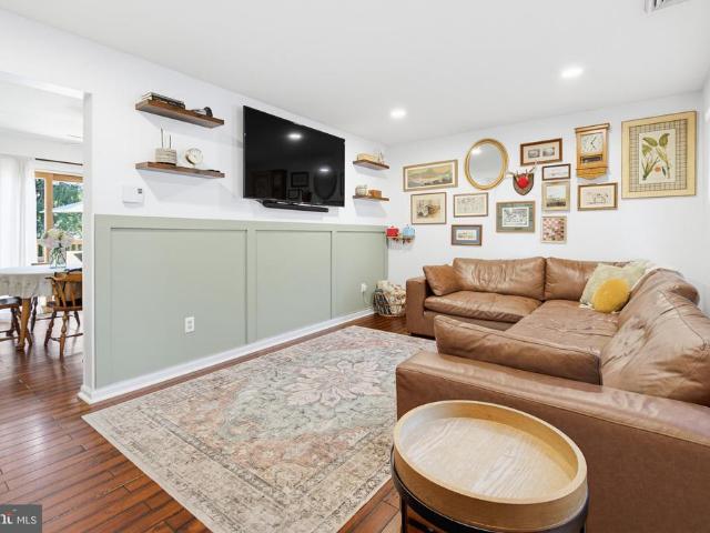 3832 Kings Arms Lane