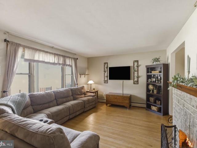 383 Hessian Avenue