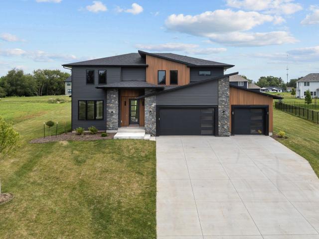 383 Madison Dr, Riverdale, IA