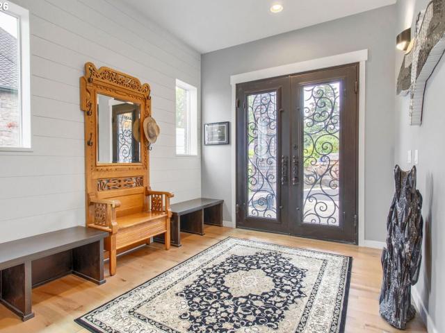 383 w clackamas blvd