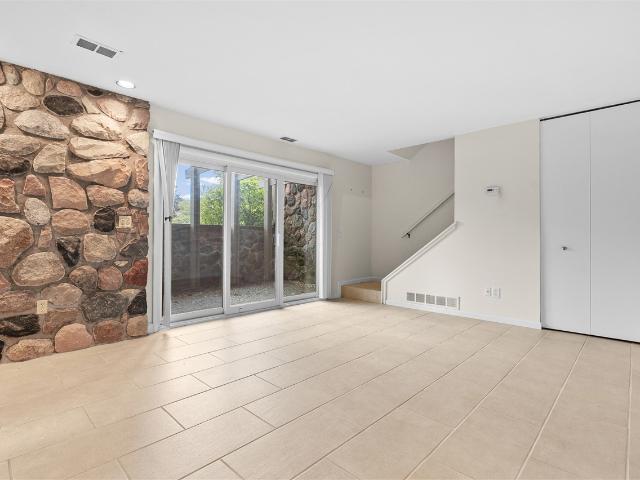 3844 Greenleaf Circle