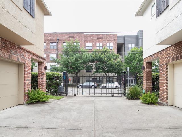 3848 Center Street