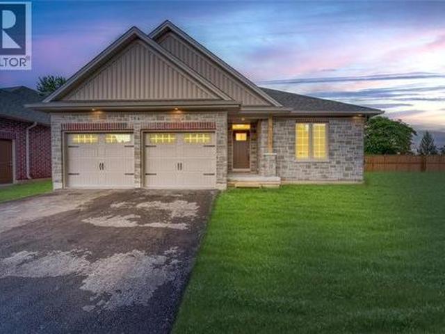 3840 Turnberry Lane, Plympton Wyoming, ON, N0N 1E0 condo for sale | Listing ID 26015 | Royal LePage