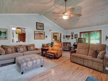 3841 Old Farm Road