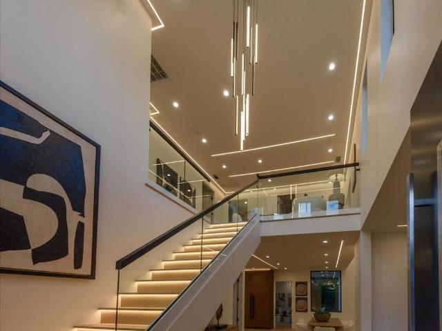 3841 Alameda De Las Pulgas
