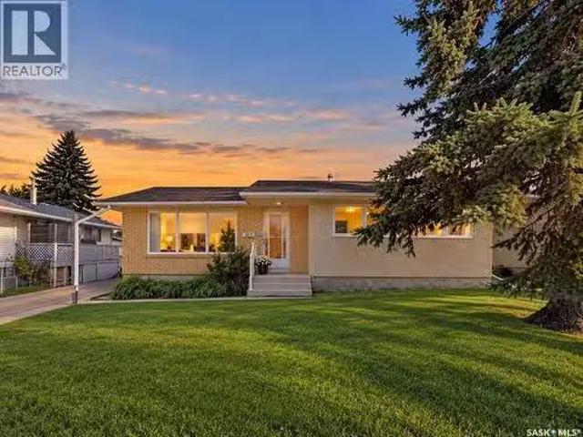 384 28Th Street W, Prince Albert, SK, S6V 4S9 house for sale.
