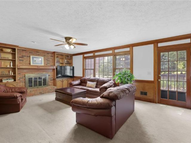 3856 Cynthia Way SW