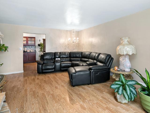 3858 E Lakeview Drive
