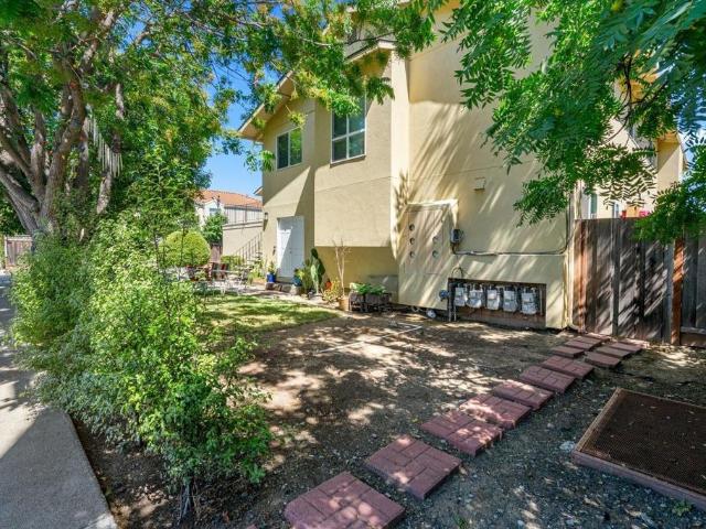 3851 Blackford Avenue