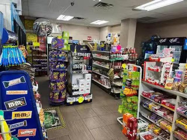 3852 Boul. Perron, Laval Chomedey, QC, H7V 1P7 commercial.