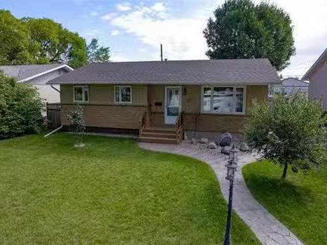 385 Larche Cr, Winnipeg, MB, R2C 3M1 house for sale Listing.