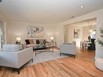 385 Maureen Ln