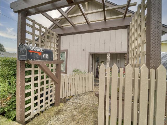 385 N 6TH ST