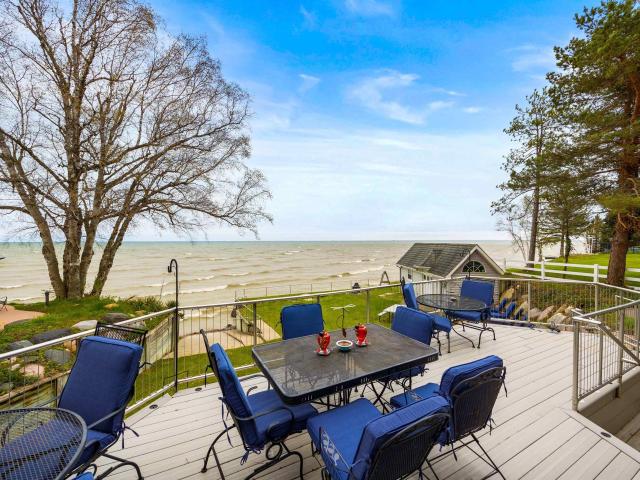 3864 Lakeshore Road