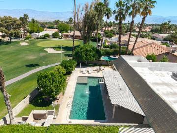 Condo for sale in Palm Desert - Swimming pool