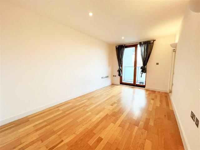 386 London Road