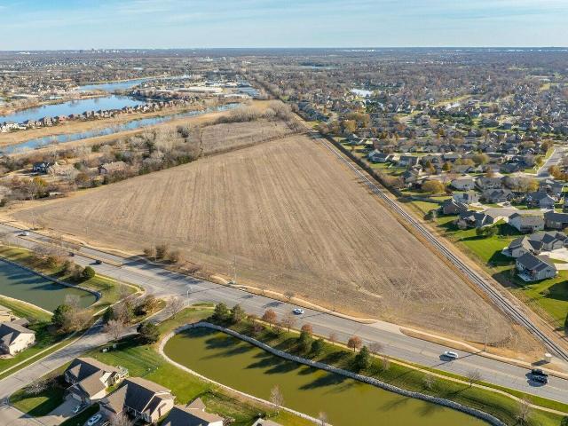 3871 N Estancia Ct, Wichita, KS