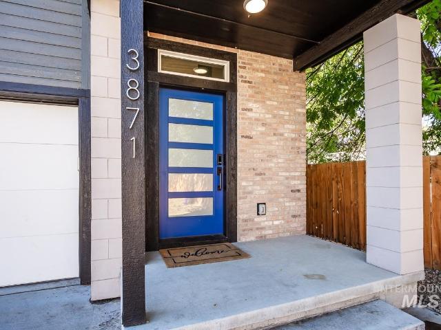 3871 W Puggy Ln