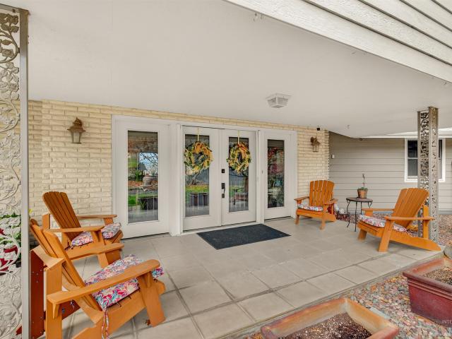 3887 Lakeview Dr