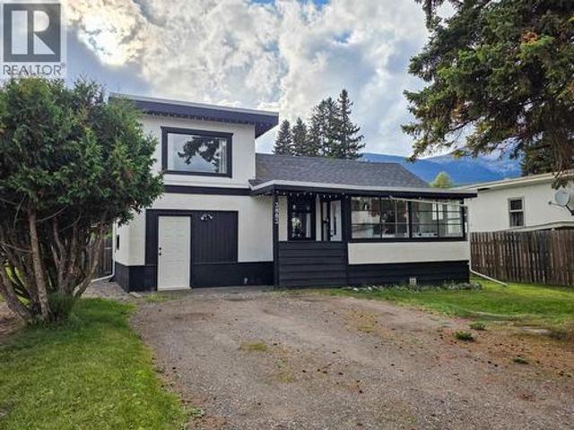 3883 3Rd Avenue, Smithers, BC, V0J 2N0 house for sale | Listing ID R3104 | Royal LePage